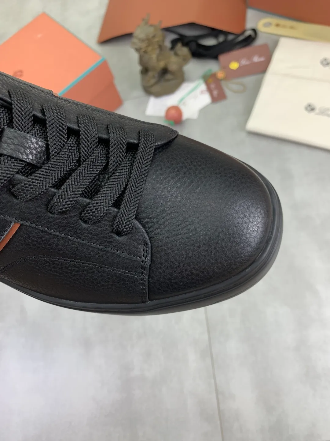 Men's men's shoes 💰P560 New style 💰High quality The latest casual shoes Loro Piana 💯Top grade💯Buy the original copy💯 Founded the existing Loro Piana company on April 24, 1924. It is now the sixth generation of family business, providing top quality products to customers who are discerning in taste and quality. Imported original fly woven fabric with cowhide fabric, plain calfskin lining. Hand-sewn thread with cowhide feet. Original packaging. Number of yards: 38-44 (customized for 45 and 46). 2️⃣ colors available.
